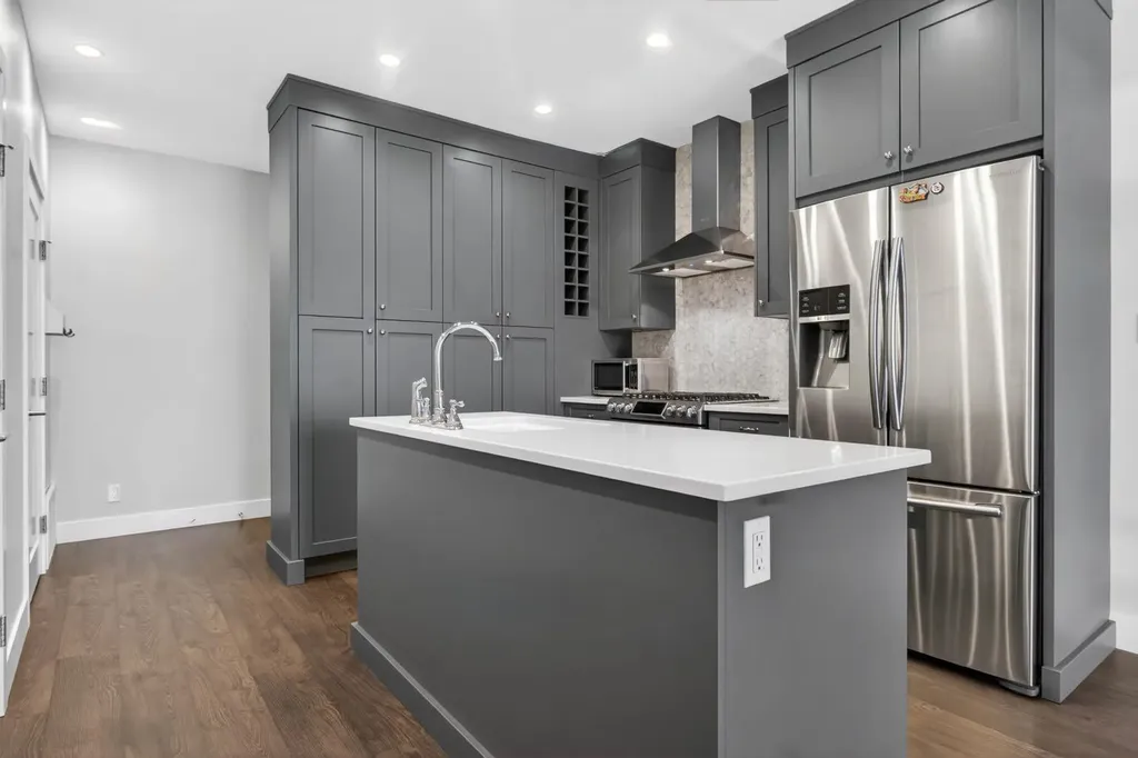 701 3 Avenue SW Calgary AB T2P 5R3