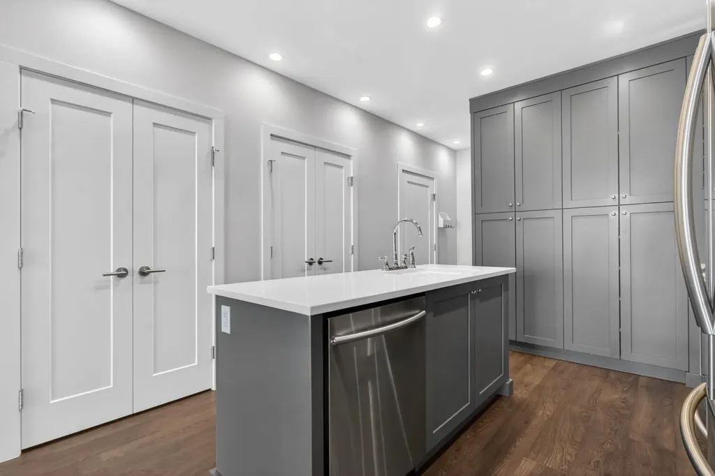 701 3 Avenue SW Calgary AB T2P 5R3