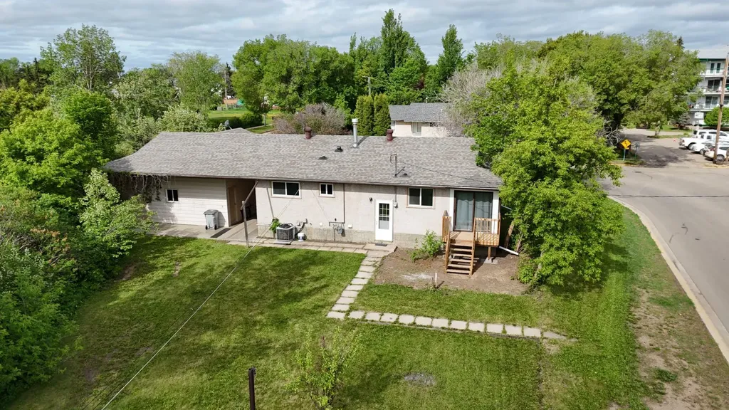 4617 Pleasantview Drive High Prairie AB T0G 1E0