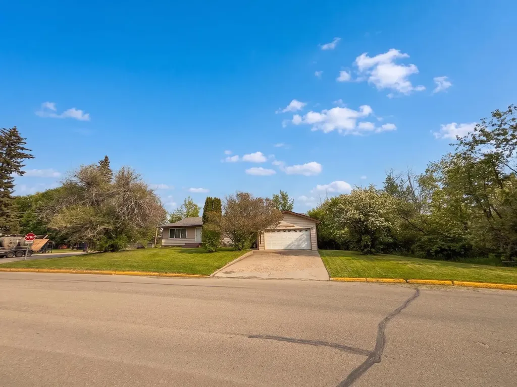 4617 Pleasantview Drive High Prairie AB T0G 1E0