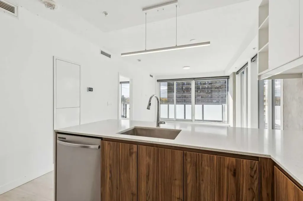 327 9a Street NW Calgary AB T2N 1T7