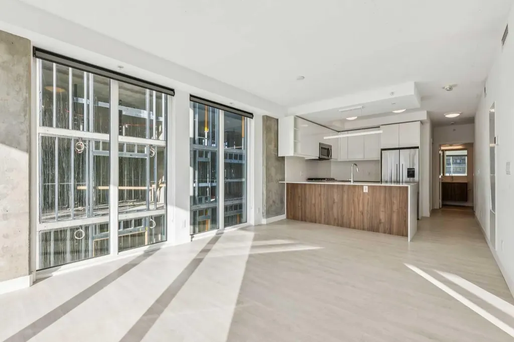 327 9a Street NW Calgary AB T2N 1T7
