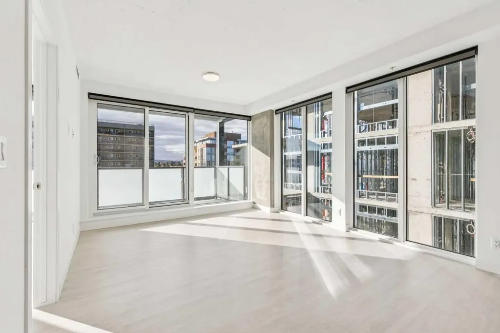 327 9a Street NW Calgary AB T2N 1T7