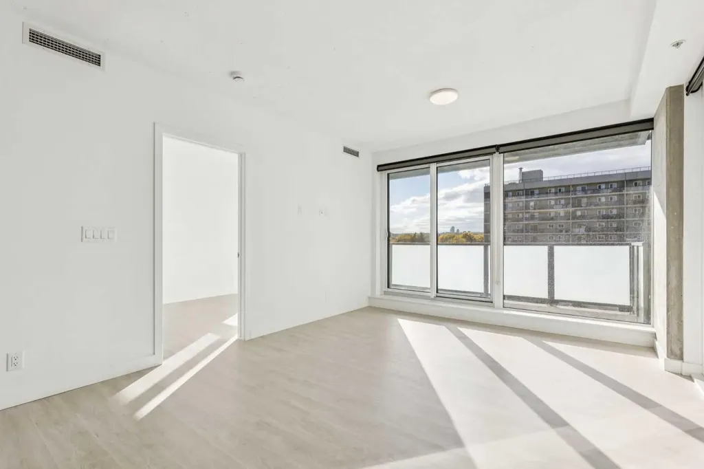 327 9a Street NW Calgary AB T2N 1T7