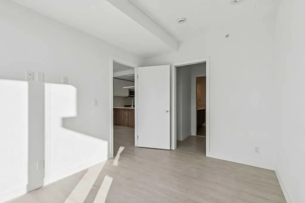 327 9a Street NW Calgary AB T2N 1T7