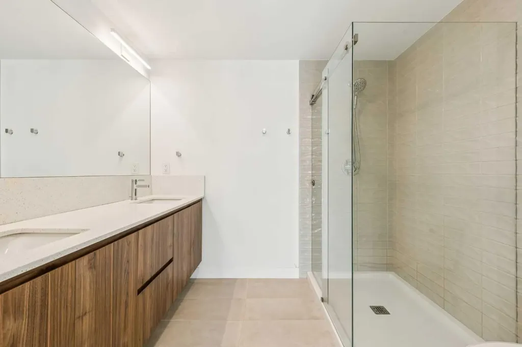 327 9a Street NW Calgary AB T2N 1T7