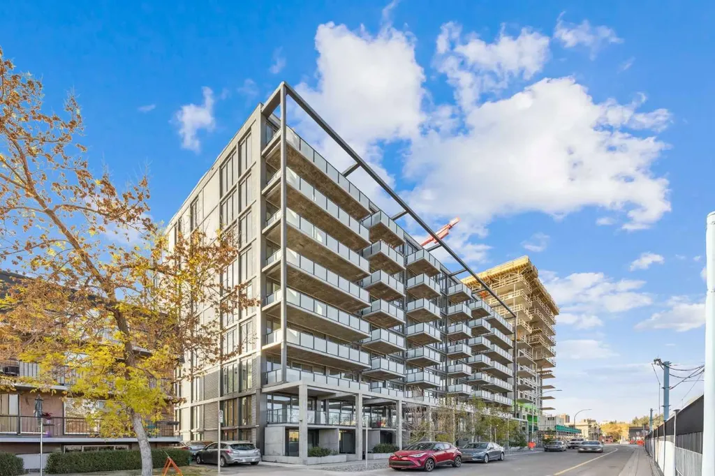 327 9a Street NW Calgary AB T2N 1T7