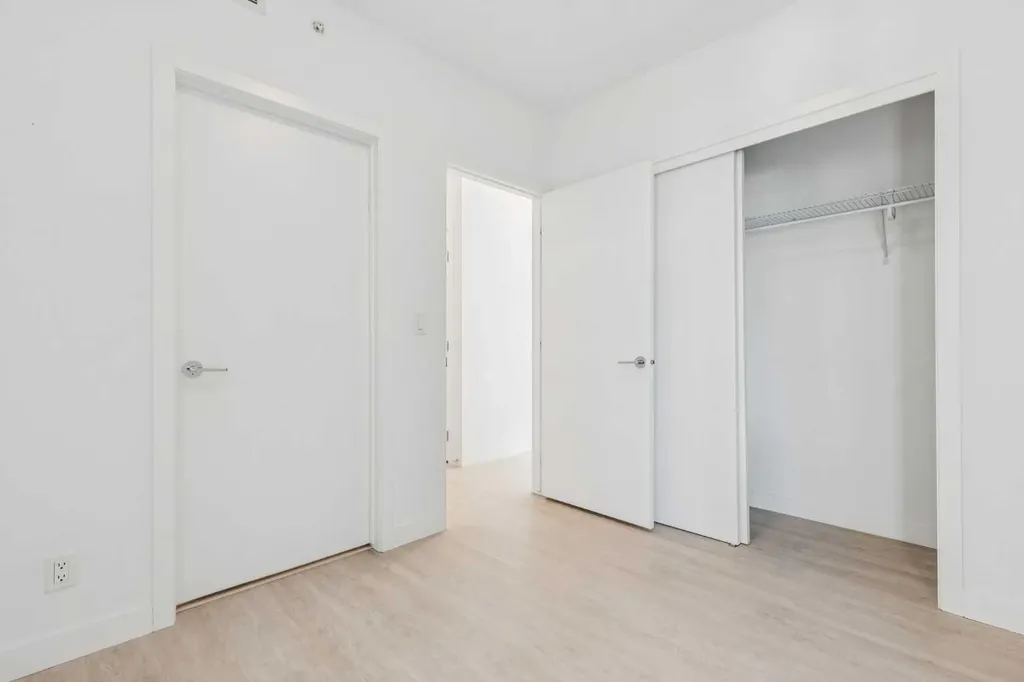 327 9a Street NW Calgary AB T2N 1T7