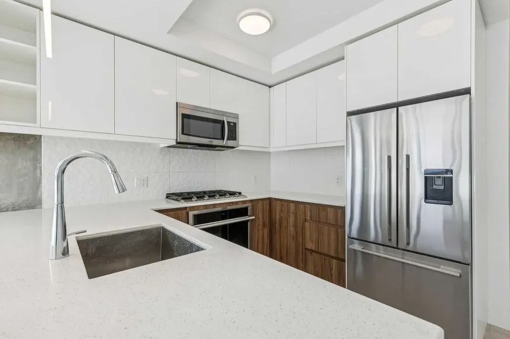327 9a Street NW Calgary AB T2N 1T7