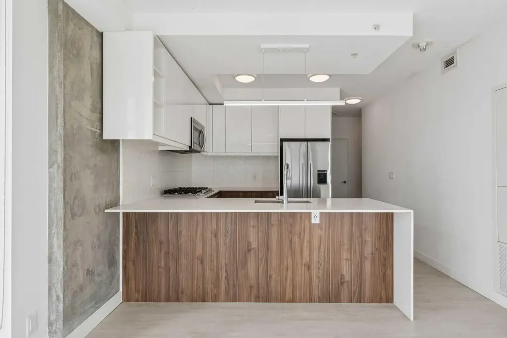 327 9a Street NW Calgary AB T2N 1T7
