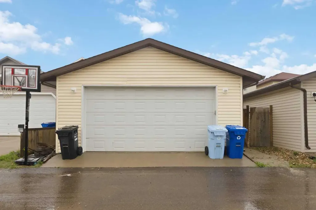 112 Saline Creek Way Fort Mcmurray AB T9K 2V4