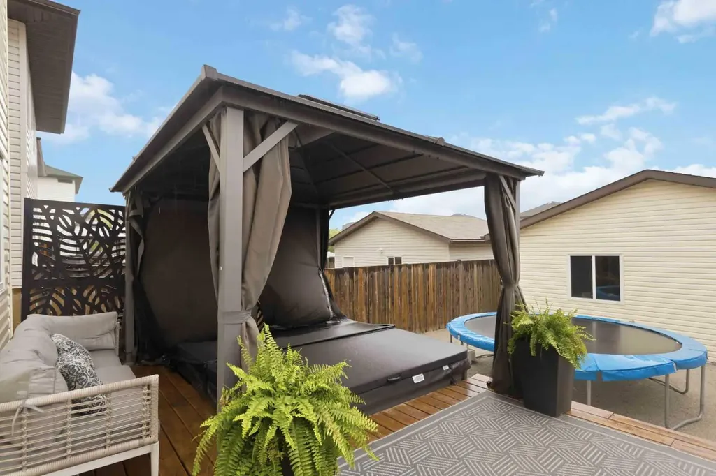 112 Saline Creek Way Fort Mcmurray AB T9K 2V4