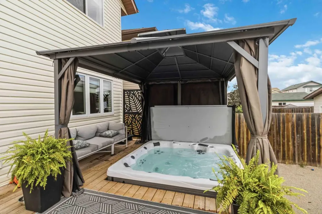 112 Saline Creek Way Fort Mcmurray AB T9K 2V4