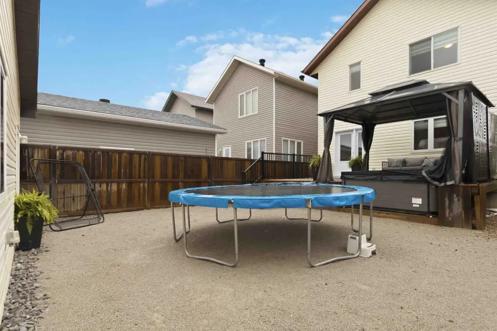 112 Saline Creek Way Fort Mcmurray AB T9K 2V4