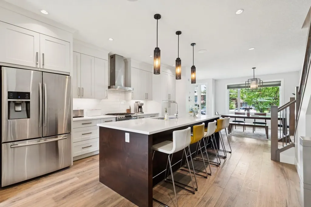 4803 19 Avenue NW Calgary AB T3B 0X6