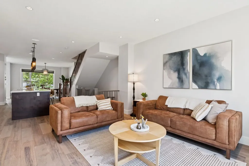 4803 19 Avenue NW Calgary AB T3B 0X6