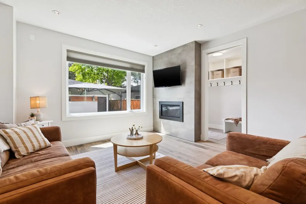 4803 19 Avenue NW Calgary AB T3B 0X6