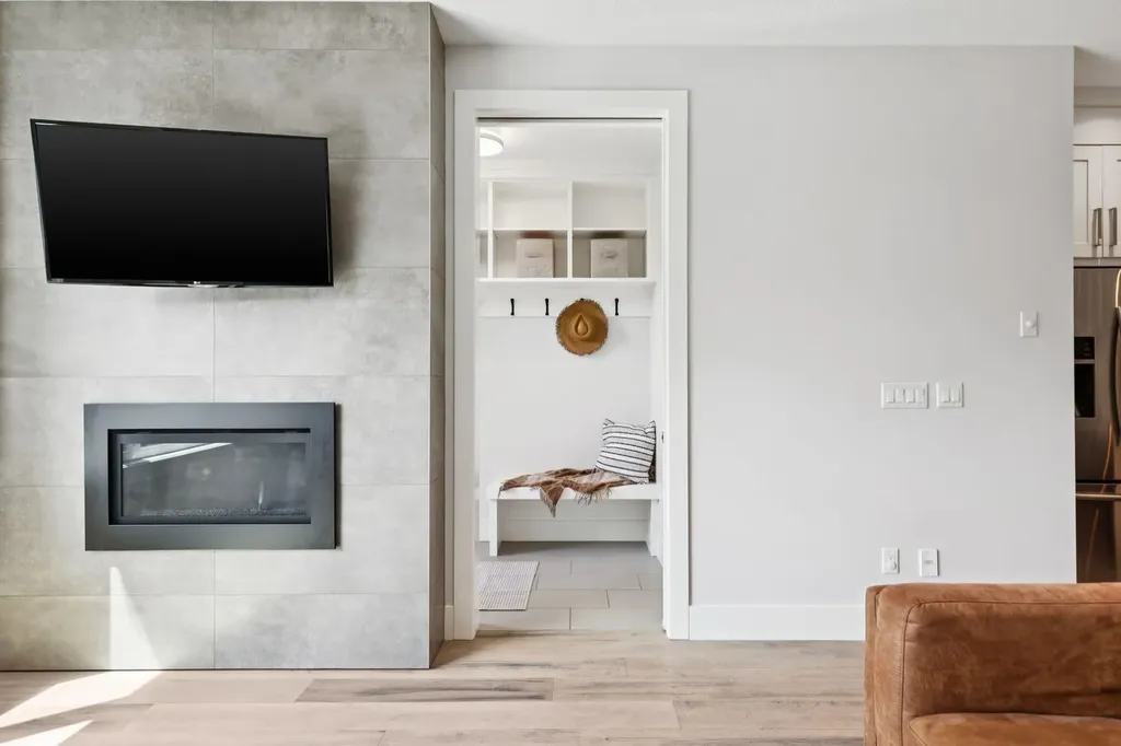 4803 19 Avenue NW Calgary AB T3B 0X6