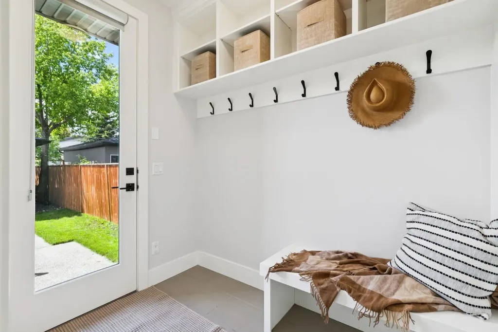 4803 19 Avenue NW Calgary AB T3B 0X6