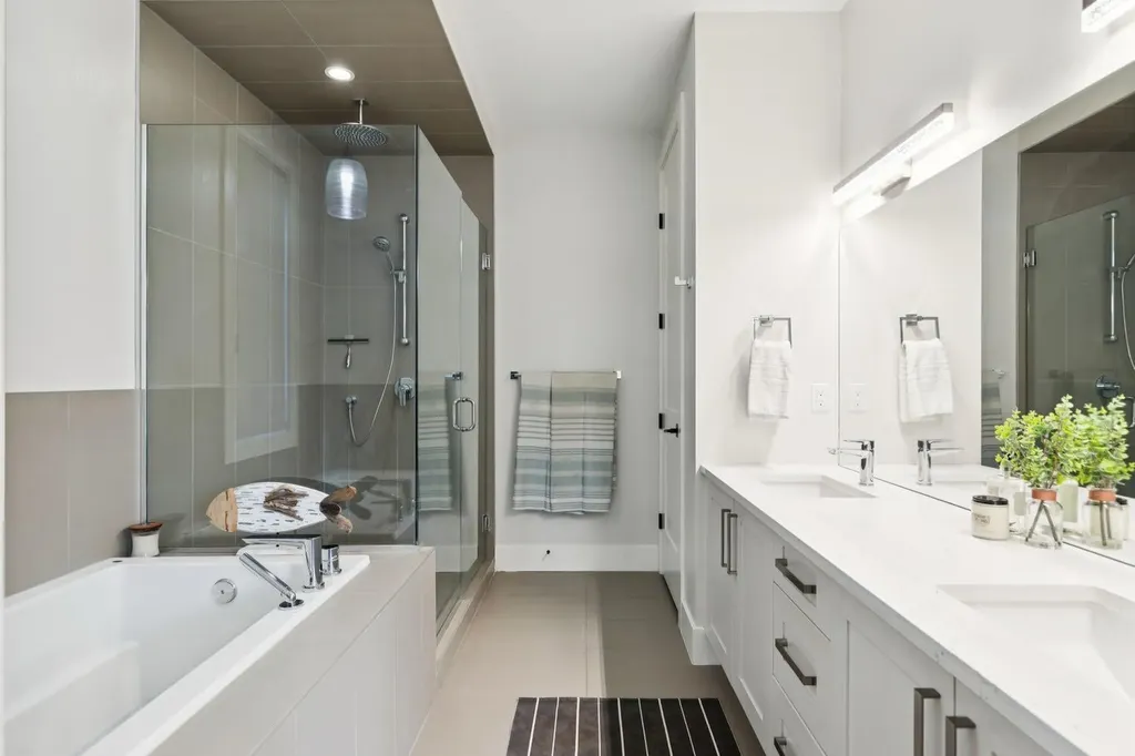 4803 19 Avenue NW Calgary AB T3B 0X6