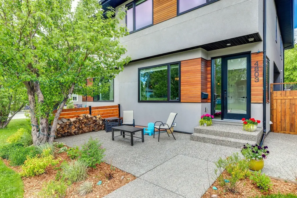 4803 19 Avenue NW Calgary AB T3B 0X6