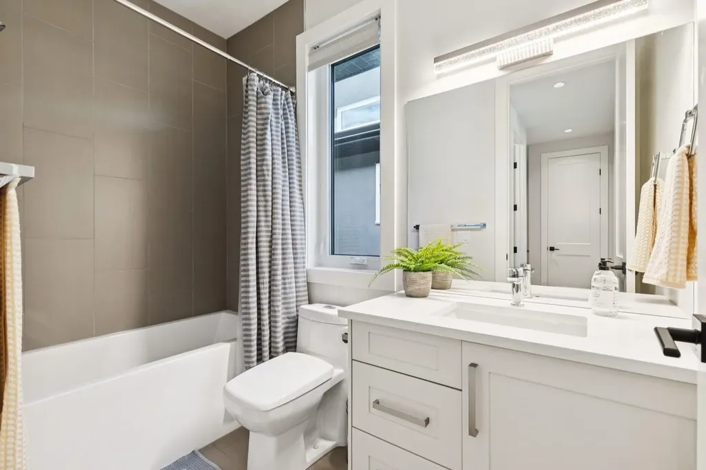 4803 19 Avenue NW Calgary AB T3B 0X6