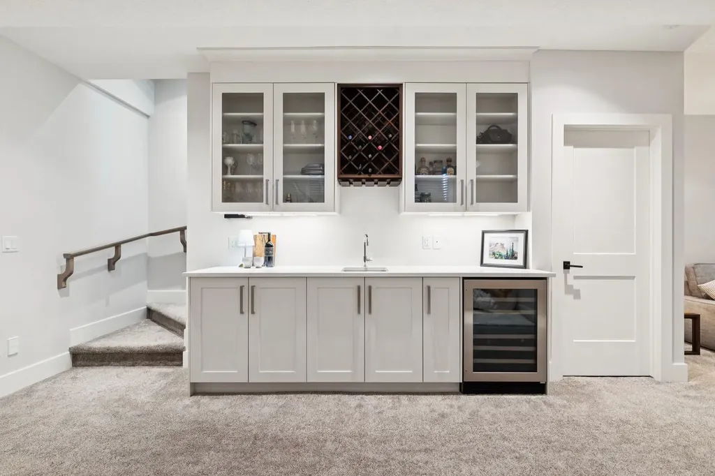4803 19 Avenue NW Calgary AB T3B 0X6