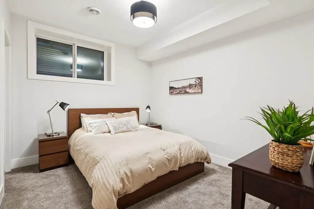 4803 19 Avenue NW Calgary AB T3B 0X6