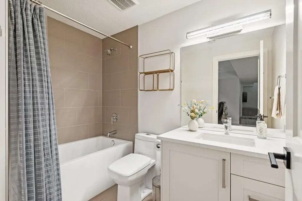 4803 19 Avenue NW Calgary AB T3B 0X6