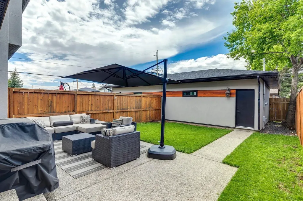 4803 19 Avenue NW Calgary AB T3B 0X6