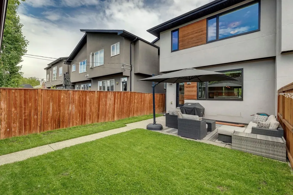 4803 19 Avenue NW Calgary AB T3B 0X6