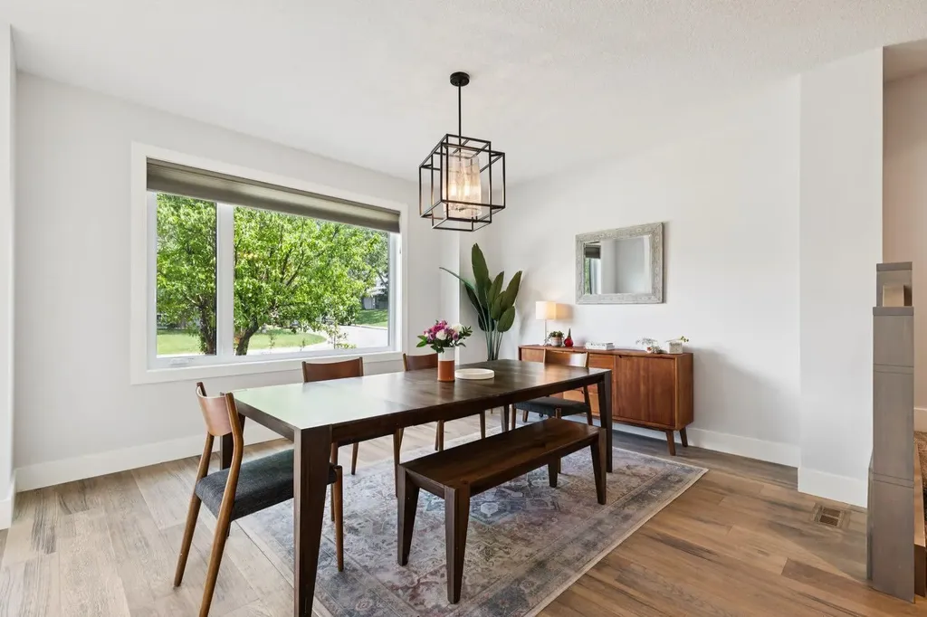 4803 19 Avenue NW Calgary AB T3B 0X6