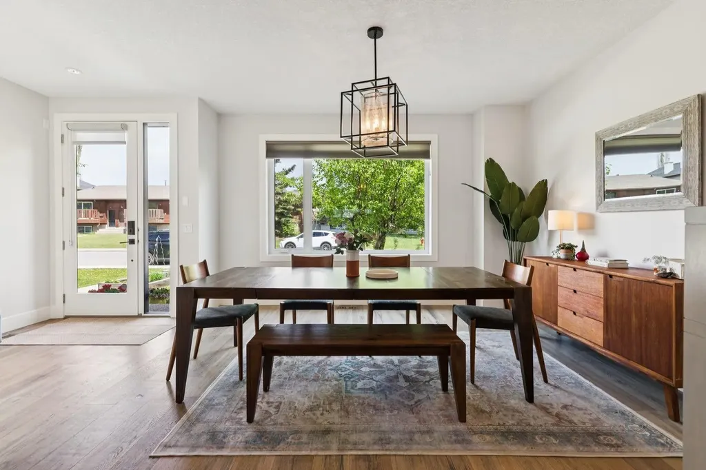 4803 19 Avenue NW Calgary AB T3B 0X6