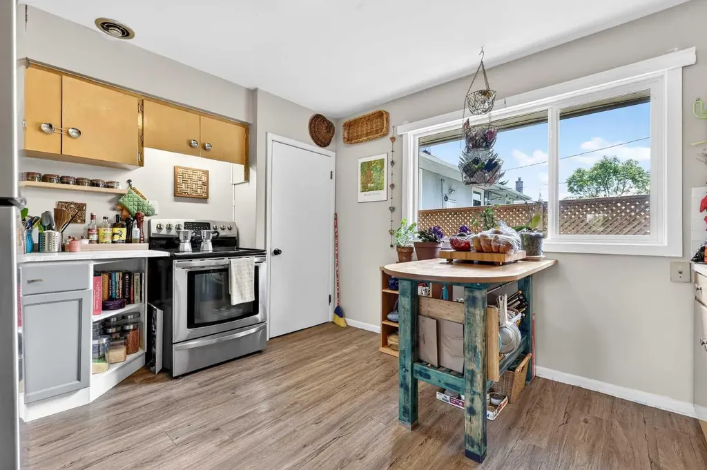 301 46 Avenue SW Calgary AB T2S 1B5