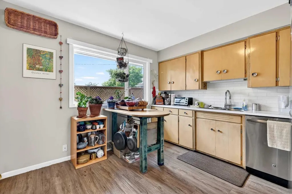 301 46 Avenue SW Calgary AB T2S 1B5