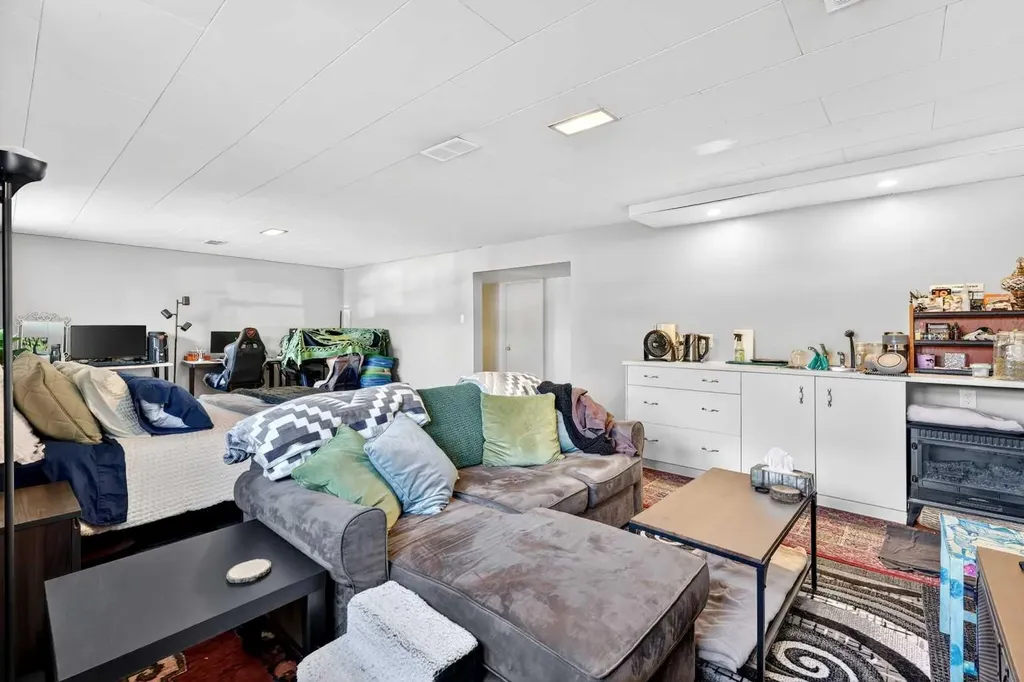 301 46 Avenue SW Calgary AB T2S 1B5