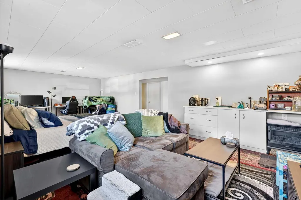 301 46 Avenue SW Calgary AB T2S 1B5