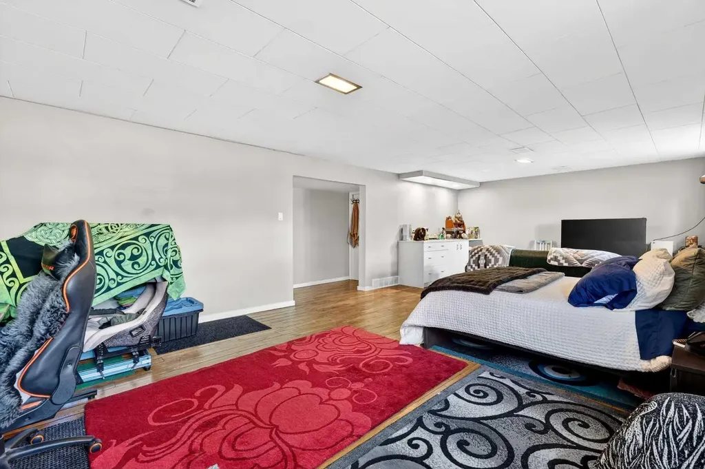 301 46 Avenue SW Calgary AB T2S 1B5