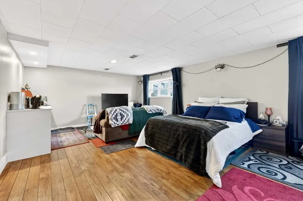301 46 Avenue SW Calgary AB T2S 1B5