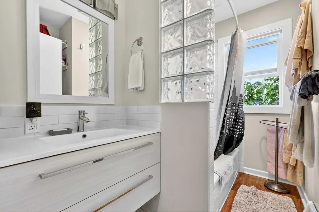 301 46 Avenue SW Calgary AB T2S 1B5