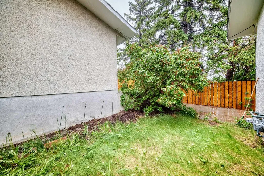 1106 Ninga Road NW Calgary AB T2K2P1
