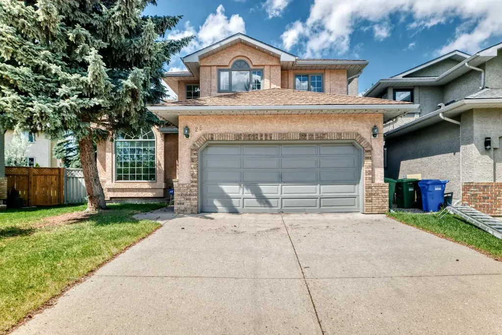 25 Silverstone Mews NW Calgary AB T3B 5K8