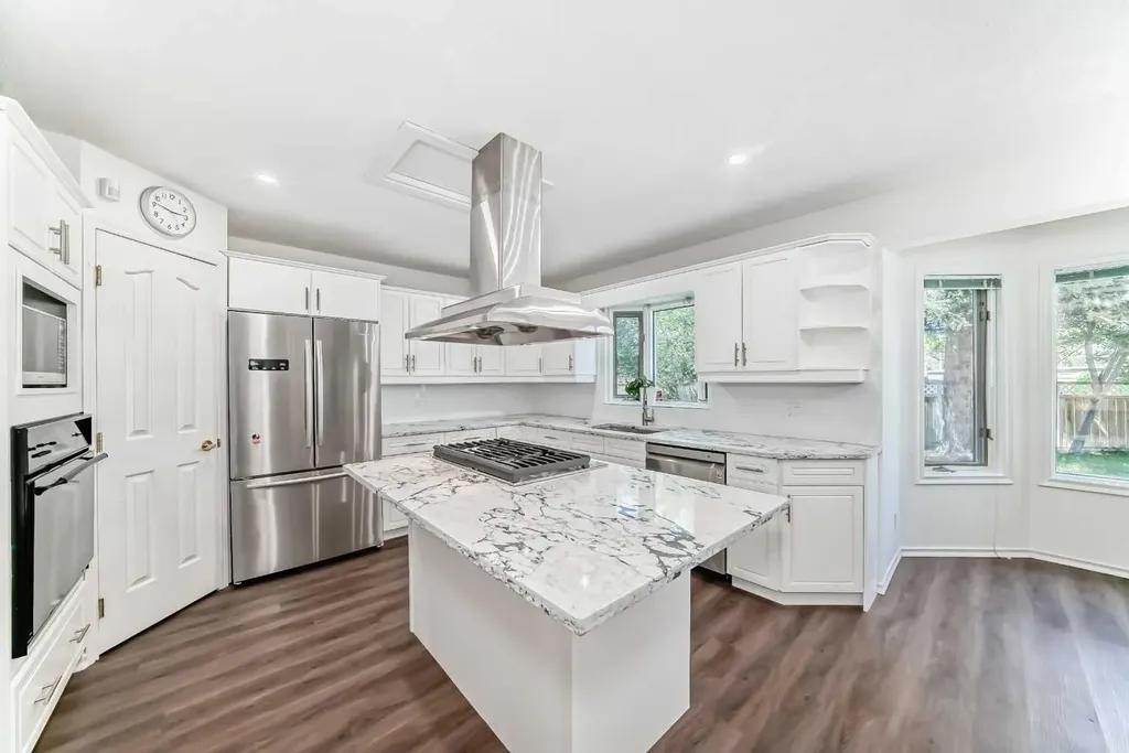 25 Silverstone Mews NW Calgary AB T3B 5K8