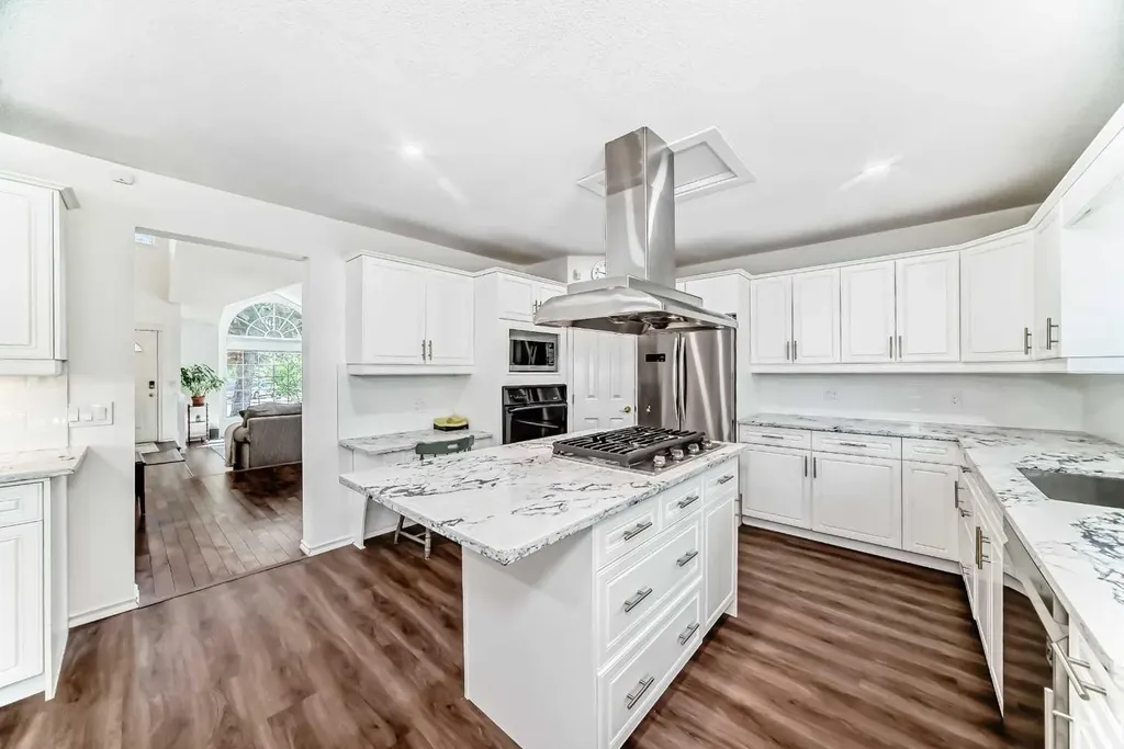 25 Silverstone Mews NW Calgary AB T3B 5K8