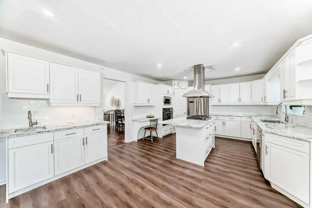 25 Silverstone Mews NW Calgary AB T3B 5K8