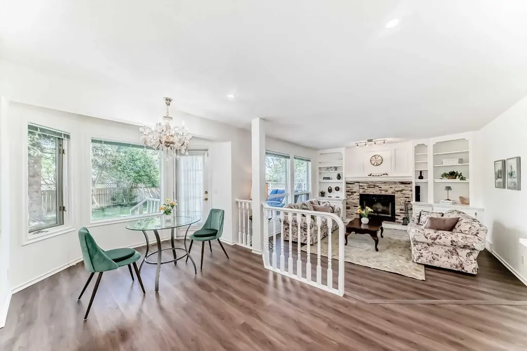 25 Silverstone Mews NW Calgary AB T3B 5K8