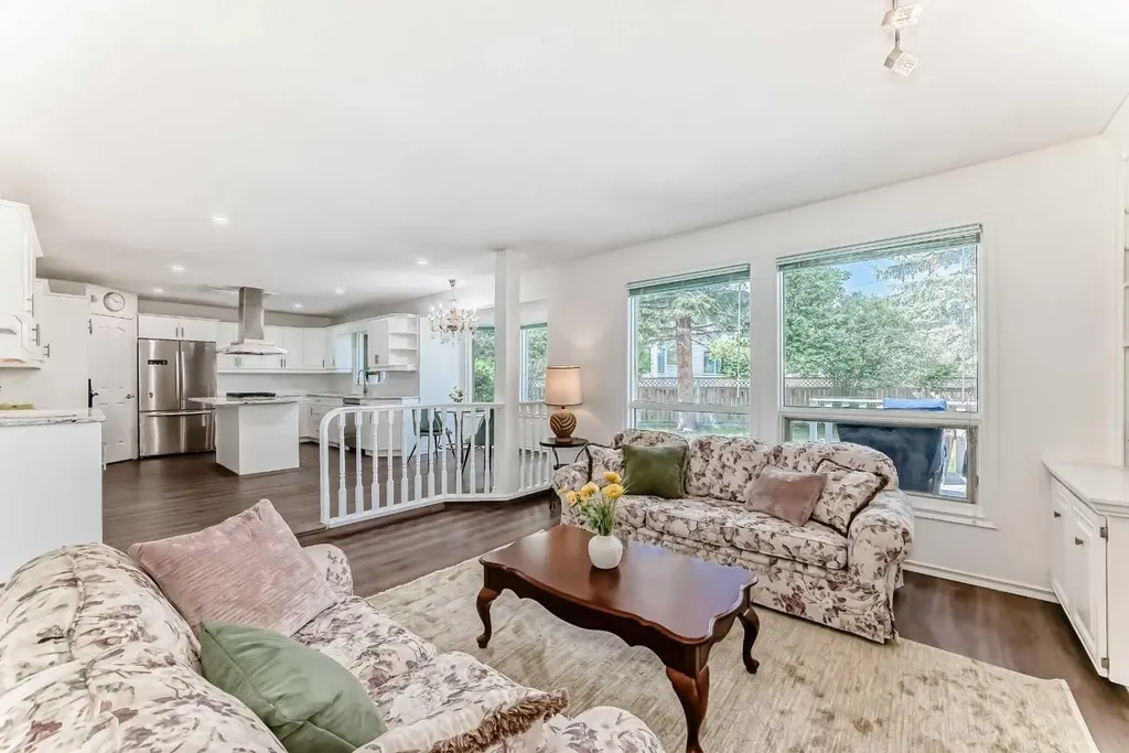 25 Silverstone Mews NW Calgary AB T3B 5K8