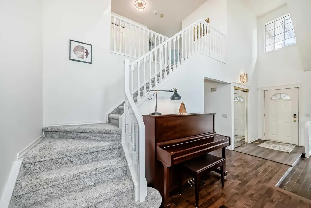 25 Silverstone Mews NW Calgary AB T3B 5K8
