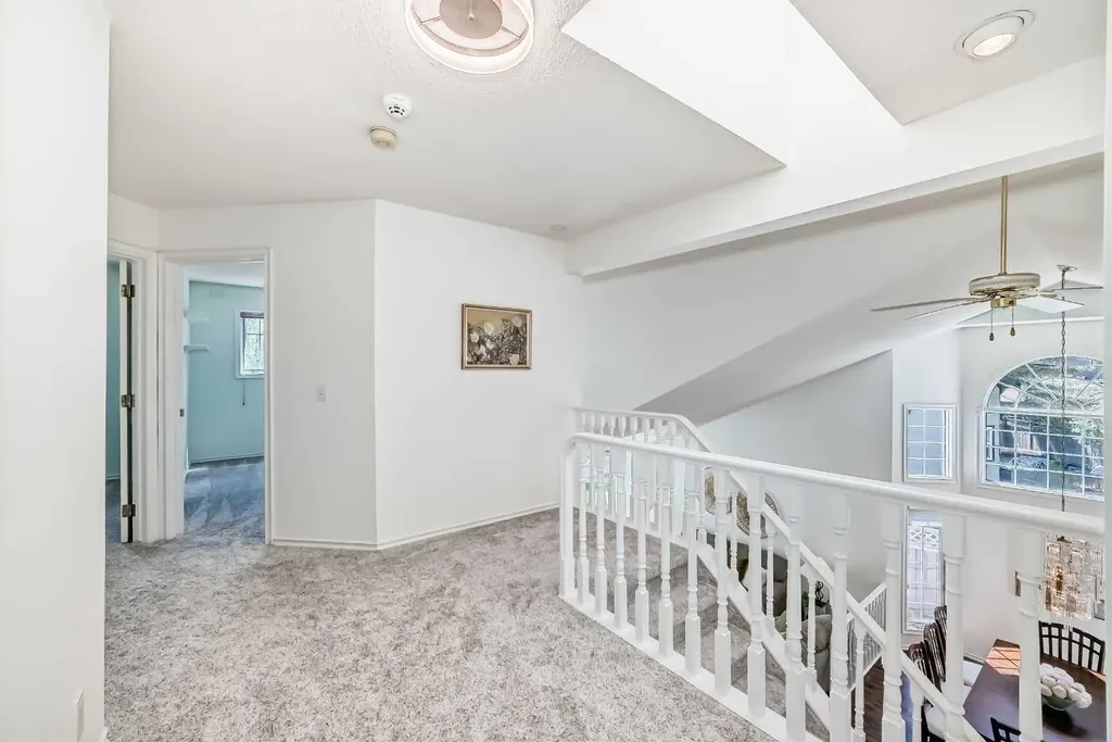25 Silverstone Mews NW Calgary AB T3B 5K8