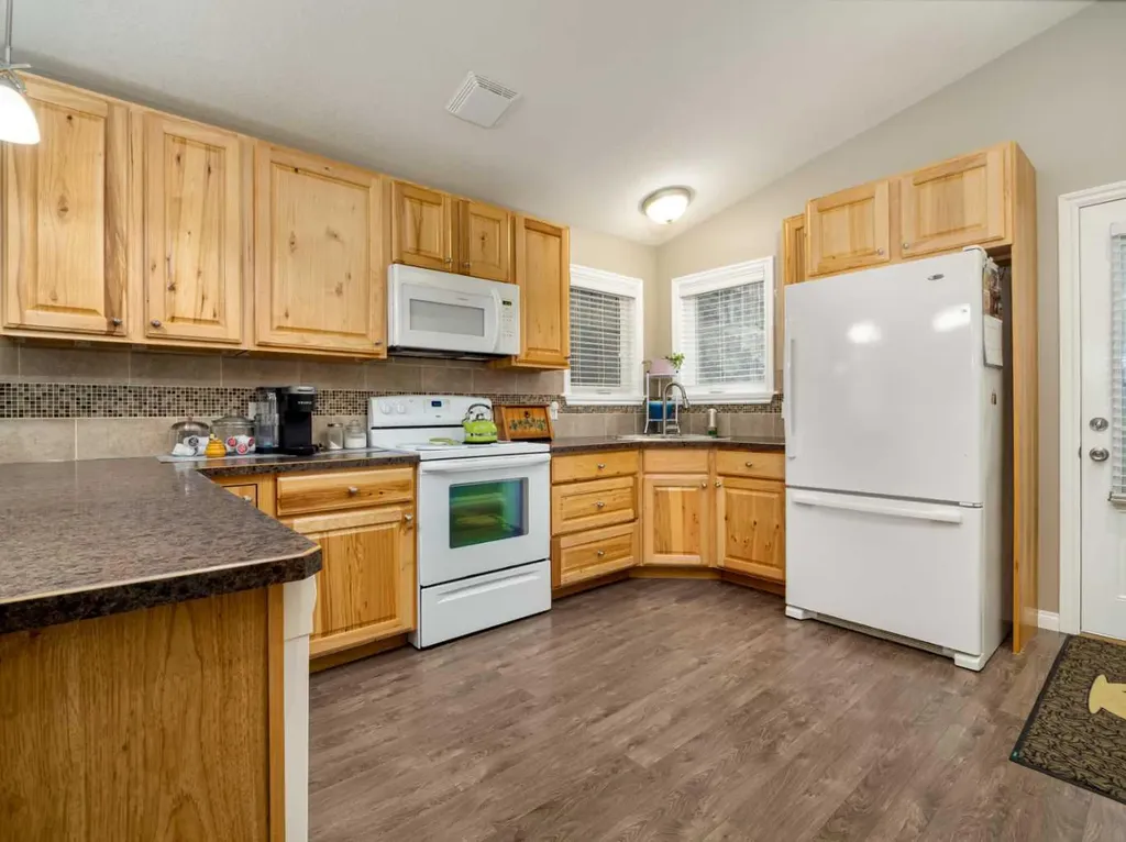 5207 58 Avenue Taber AB T1G 1K7